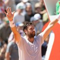 Senzacija u Austriji: Alis šokirao branioca titule i stigao do trofeja karijere