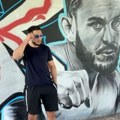 Miloš Janičić dobio moćan mural u Podgorici, sad stao pored, pa se javio uz poruku
