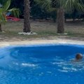 Pokazao deo vile od 700.000 evra u Beogradu Sin pevačice oženio fatalnu brinetu i nestao iz javnosti: Dnevno zaradi 300.000, a…