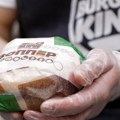 Пљескавице и бургери добијају љуту конкуренцију: „Краљ брзе хране“ стиже у Србију, ево где отвара ресторан
