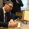 "Srbija i Rusija će graditi još bolje odnose": Vučić se u Ruskom domu upisao u knjigu utisaka (foto)