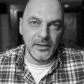 Preminuo novosadski novinar Denis Kolundžija