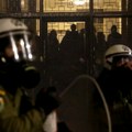Atinska policija noćas izvršila raciju i hapšenja posle smrti policajca