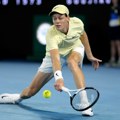 Zverev se borio i nije uspeo: Siner odbranio trofej na Australijan openu