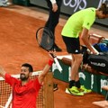 Novakova šok terapija usred meča: Razmontirao Zvereva i probudio u sebi nešto od čega strahuje i Siner