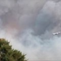 Izbio veliki požar u Grčkoj, turistima stiglo upozorenje: Pojavio se strašan snimak borbe sa vatrenom stihijom (Video)