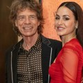 Mik Džeger (82) želi još jedno dete, deveto po redu: Roker ne krije da uživa u ljubavi sa 44 godine mlađom verenicom