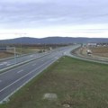 Vojno vozilo se iznenada zapalilo na moravskom koridoru: Očevici hrabro stupili u akciju, sprečena moguća katastrofa