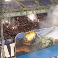 Skandalozna koreografija u Zagrebu: Navijači Dinama prikazali tenk, ustaški simbol i tablu na ćirilici VIDEO
