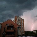 Nevreme se sručilo na Beograd: Pljušti kao iz kabla, ponovo se oglasio RHMZ (Foto)
