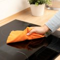 Ne bacajte pare na hemiju: Ovo su tri trika zbog kojih će keramička ploča blistati kao nova