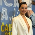 Milica Pavlović izašla pred medije, podelila bitnu informaciju: Blista sva u belom, ispod sakoa ne nosi ništa