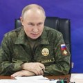 "Predsedniče,: 10.000 neprijatelja je opkoljeno" Putin u uniformi ušao u vojnu bazu, pa izgovorio reči od kojih su svi…