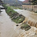 Poplave u Leskovcu i okolini: Vatrogasci izvlačili ljude iz kuća, najkritičnije u Donjem Stopanju, ,Vinarcu i Priboju