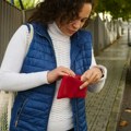Pronašla 500 evra na ulici - odluka koju je donela godinu dana kasnije šokirala sve