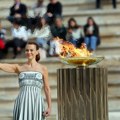Olimpijska baklja za ZOI 2026. godine u Milanu i Kortini predata italijanskim organizatorima