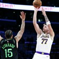 Dončić briljirao – Lebron zakucavao /video/