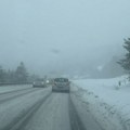 Da li je ovo najstrašniji snimak? Drama kod Zlatibora, vozilo gubi kontrolu zbog snega, sekunde kao večnost