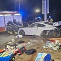 (Фото) Србин (33) погинуо у стравичној несрећи у Минхену! Тркали се поршеом, па се пуном брзином закуцали у бандеру: Од…