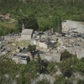 Neverovatna priča iz Dalmacije: Na tuđoj zemlji izgradio mrtvačnicu i grobnice, koje je naplaćivao 10.000 evra