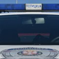 Incident u Kragujevcu: Maloletnik skinuo i bacio zastave sa štanda SNS-a
