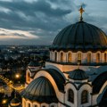 Skandal kod hrama Svetog Save Žena ponašanjem šokirala Beograđane, zar da ovo radi kod svetinje (foto)