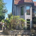 Užas u Beogradu: U Kaluđerici gori porodična kuća, više povređenih