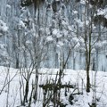 Od tropske vreline do ledene zime za nekoliko sati: Delove Hrvatske i Slovenije prekrio sneg /video/