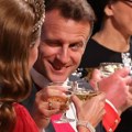 Сви причају шта је Макрон урадио с Кејт на вечери, снимила га камера, ово му није требало: Брижит ће да полуди