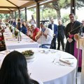 Papa Lav organizovao ručak za izbeglice, beskućnike i siromašne