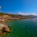 Na plaži Ploče eksplodirala ronilačka boca, povređeni dečak iz Crne Gore i maloletnik iz Srbije