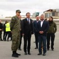 Ovo su turski dronovi koje je danas Prištini isporučila Ankara: Kurti ih lično dočekao na aerodromu (VIDEO, FOTO)