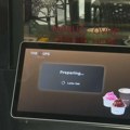 Prvi robot-barista u Beogradu: Pravi kafu za manje od minut (VIDEO)