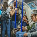 Mladić u Parizu uneo televizor u metro: Dobio je paprenu kaznu zbog "opasnog predmeta"