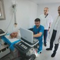 Macut i Lončar promovisali "pokretne zdravstvene ustanove": Obukli bele mantile i pregledali pacijente u mobilnoj ambulanti…