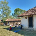 "Protino selo" čuva tradiciju: Najstarija škola u Šumadiji uči decu kako se nekada živelo