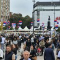 Skup "Ujedinjene Srbije" u Nišu Pristalice SNS se okupljaju u velikom broju, Vučić će održati govor (foto, video)