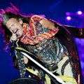 Stiven Tajler iz grupe Aerosmith odlaže koncerte zbog oštećenja glasnih žica