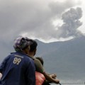Proradila ognjena planina, a oni prišli krateru: U erupciji vulkana u Indoneziji stradalo 11 planinara (foto, video)