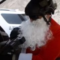 Božićne racije u Peruu: Policajci o odelima Deda Mraza hapse dilere (VIDEO)