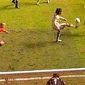 Fudbalska čarolija koja se ne zaboravlja: Pre tačno 20 godina Ronaldinjo je izveo jedan od najspektakularnijih poteza u…