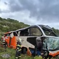 Autobus sleteo u provaliju! Užas u Hrvatskoj: Vozilo smrskano, vozač hitno prevezen u bolnicu (video)