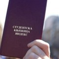 Studenti koji žele da pohađaju nastavu okupljaju se ispred Predsedništva Srbije