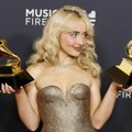 Sabrina Karpenter pecnula fanove širom sveta: Objavila provokativnu fotografiju, svi nagađaju o čemu je reč (foto)