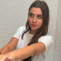 Mlađa ćerka Zdravka Čolića otkačila bogatog naslednika i pozira izvučenog veša: Na fotkama nikad dublji dekolte