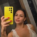 Providna bela čipka i razrez nikad dublji: Aleksandra Mladenović pozirala ispred ogledala, a muškarcima pale vilice: Spavaćicu…