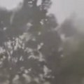 Oluja se kreće ka istoku: Vetar čupao drveća - Sloveniju pogodilo strašno nevreme (video)
