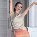 Auh! Kako Milica Pavlović uvija u miniću, usnimila se u hotelskoj sobi, a zbog kadra "temperatura" skače