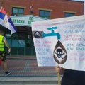 FOTO i VIDEO: Beočinci zahtevaju pijaću vodu, umanjenje računa i smenu direktora komunalnog preduzeća