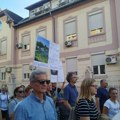 FOTO i VIDEO: Beočinci zahtevaju pijaću vodu, umanjenje računa i smenu direktora komunalnog preduzeća